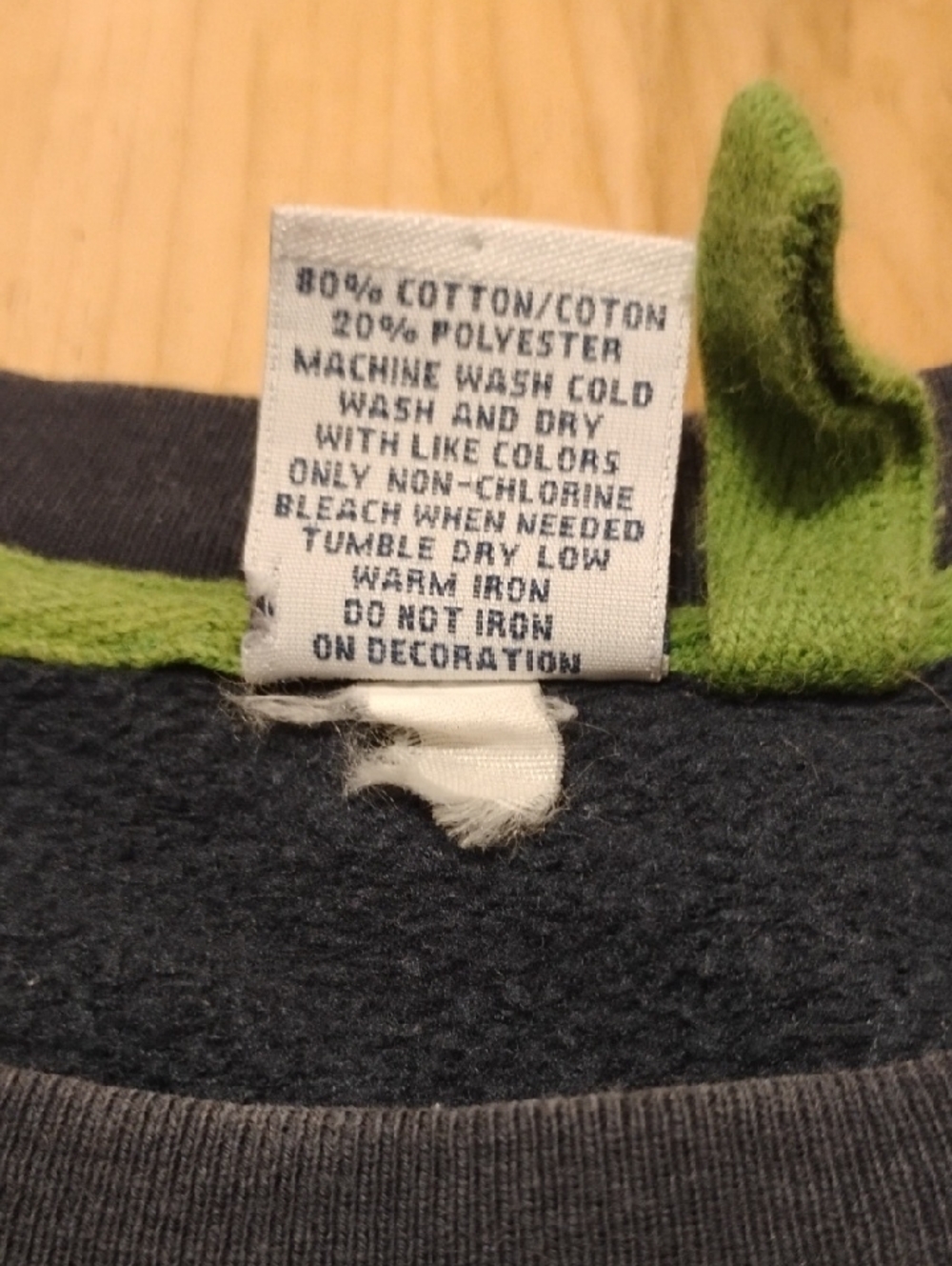 Old Navy Varsity Crewneck Sweatshirt Embroidered Logo Y2K 2000s Size L - Picture 3 of 5